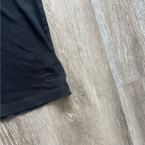 Banana Republic Luxe Touch Performance tee - Picture 2 of 7